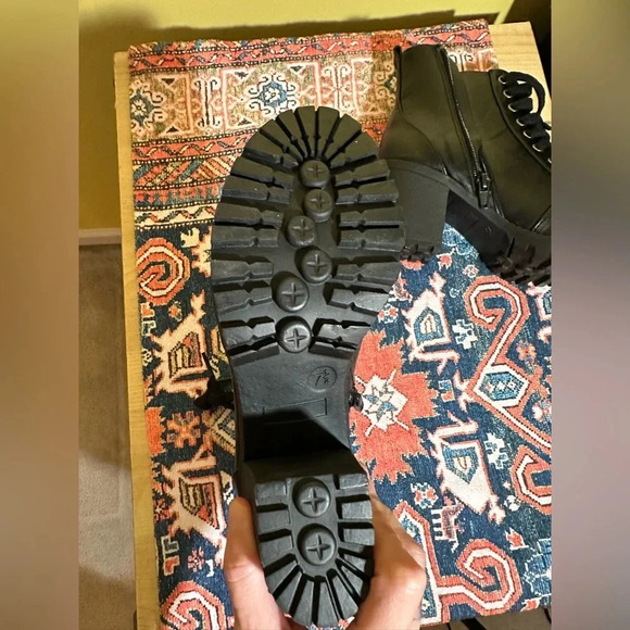 Women’s ankle combat boots NWOT - Picture 4 of 7